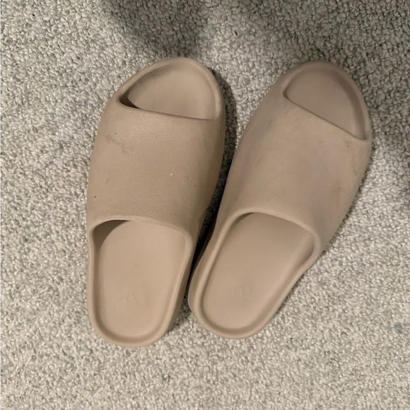 Adidas Beige Yeezy Slides - Picture 2 of 2